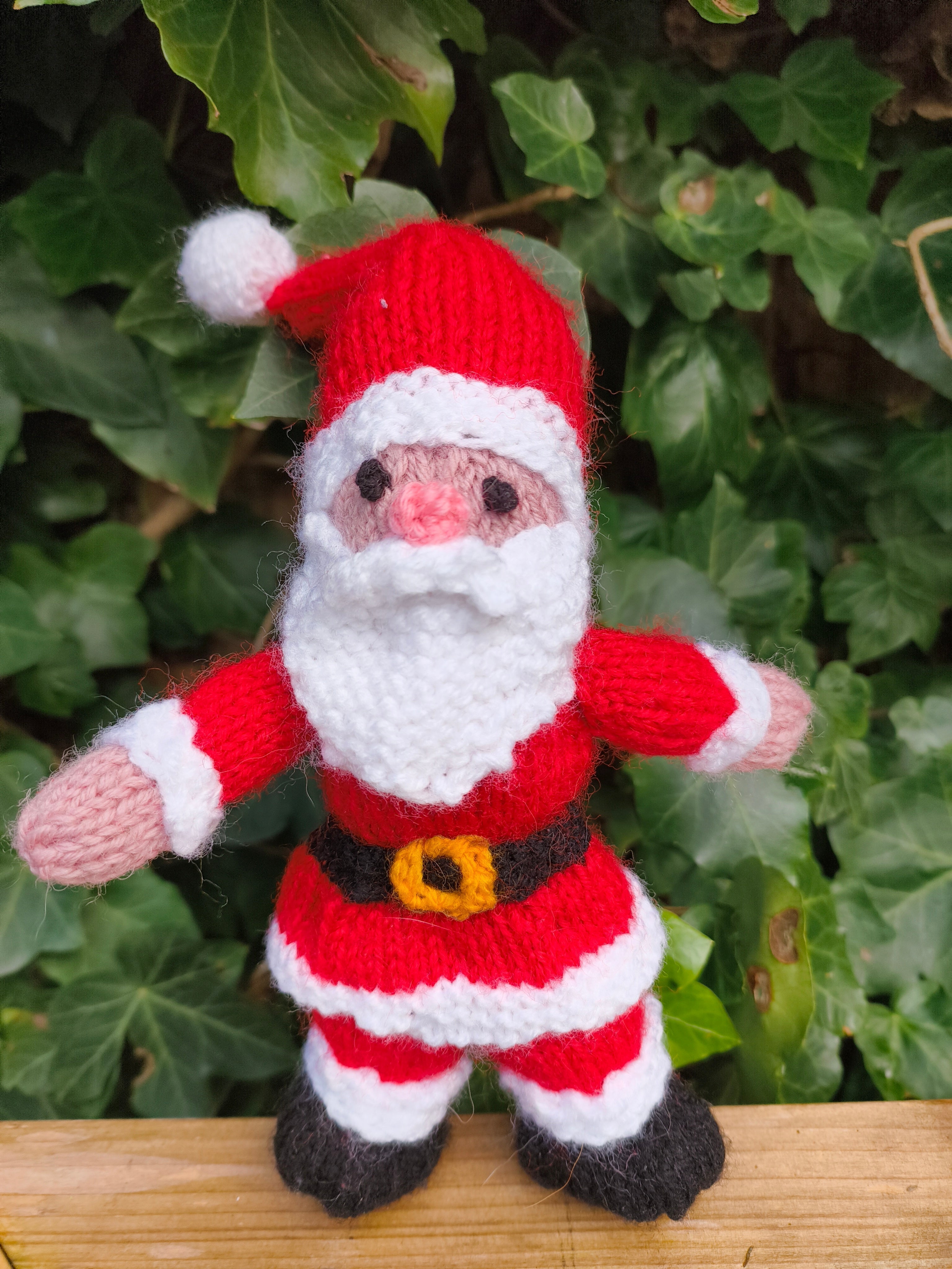 The Art of Thoughtful Giving: Meaningful Gifts for Men This Season